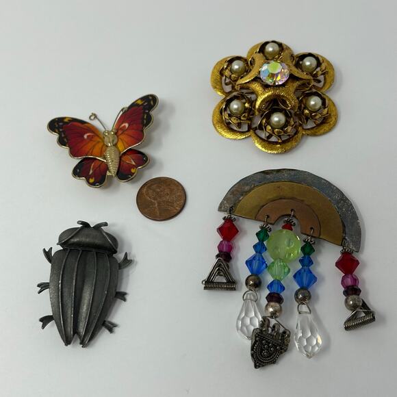 Lot 4 Vintage Brooches Pins Costume Jewelry Rainbow Beetle Butterfly Faux Pearl - Picture 2 of 7